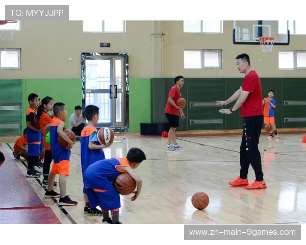 篮球训练营加强青少年体能提升训练，青少年篮球体育培训